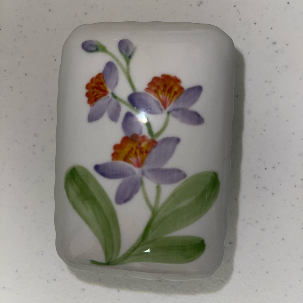 Small trinket box floral